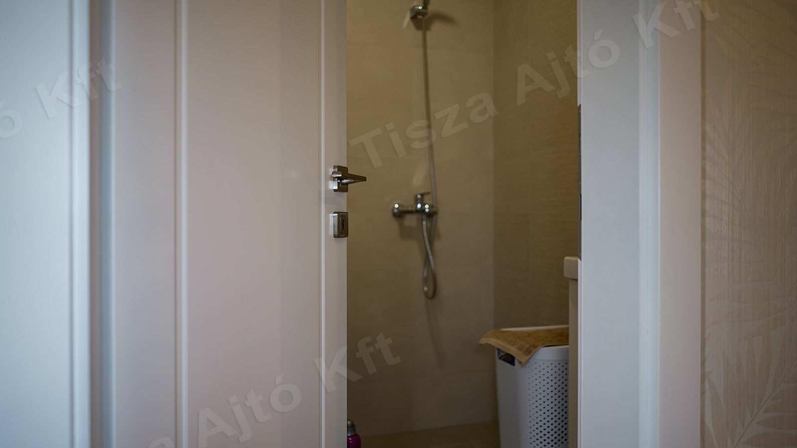 SA704494_1600