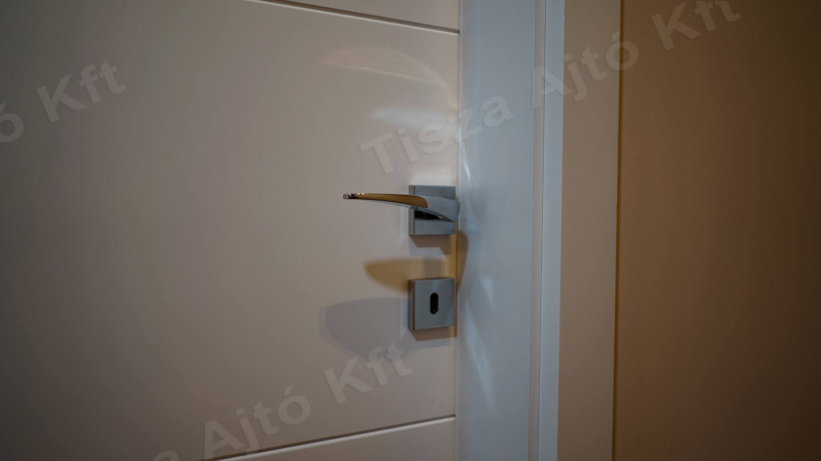 SA704645_1600