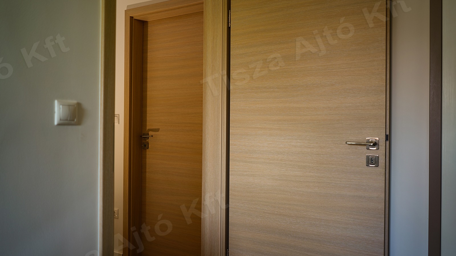 SA704718_1600
