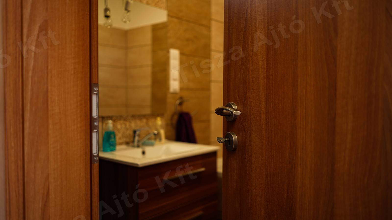 SA704836_1600