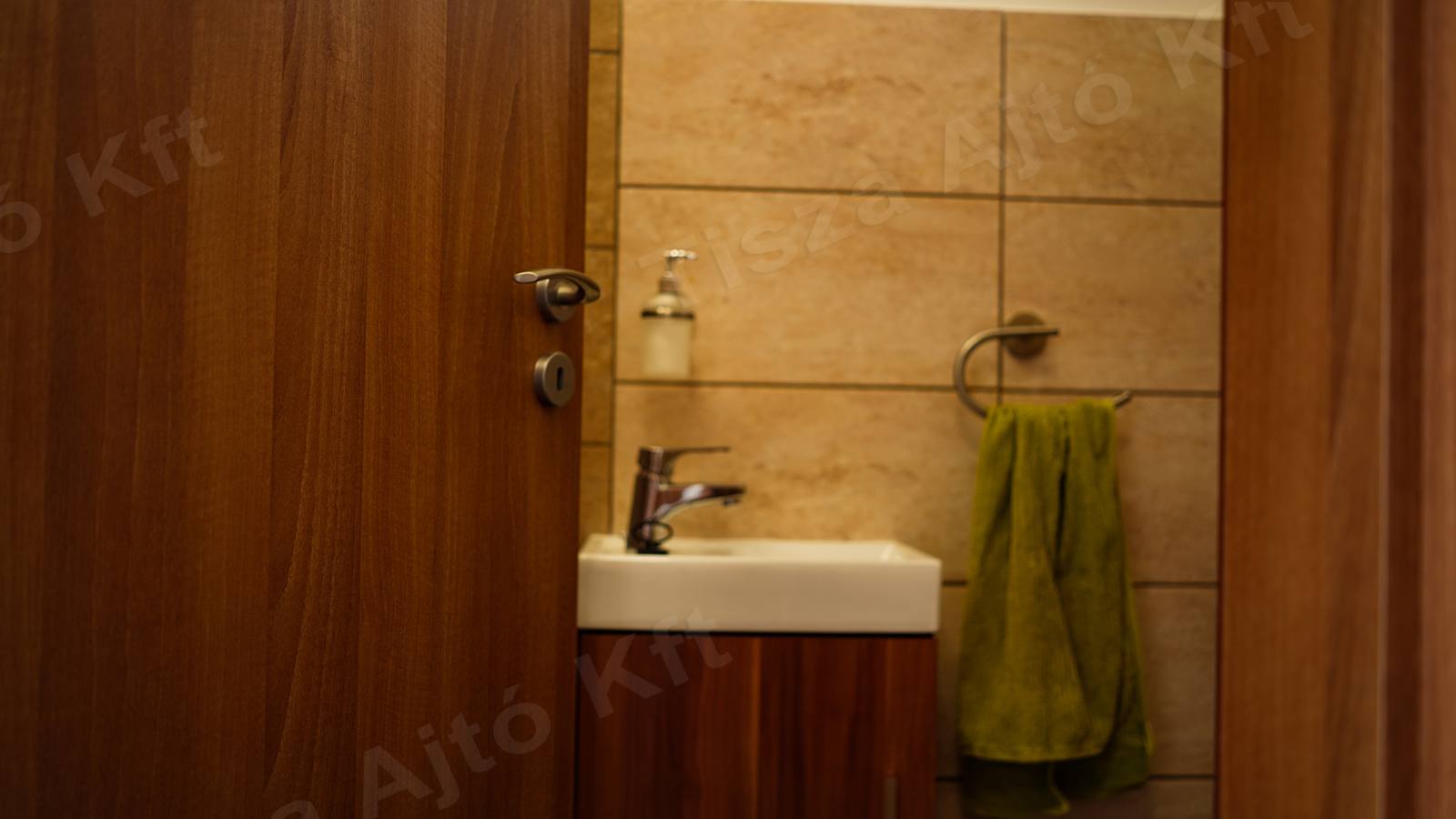 SA704841_1600