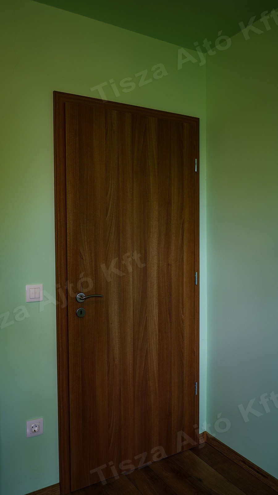 SA704866_1600