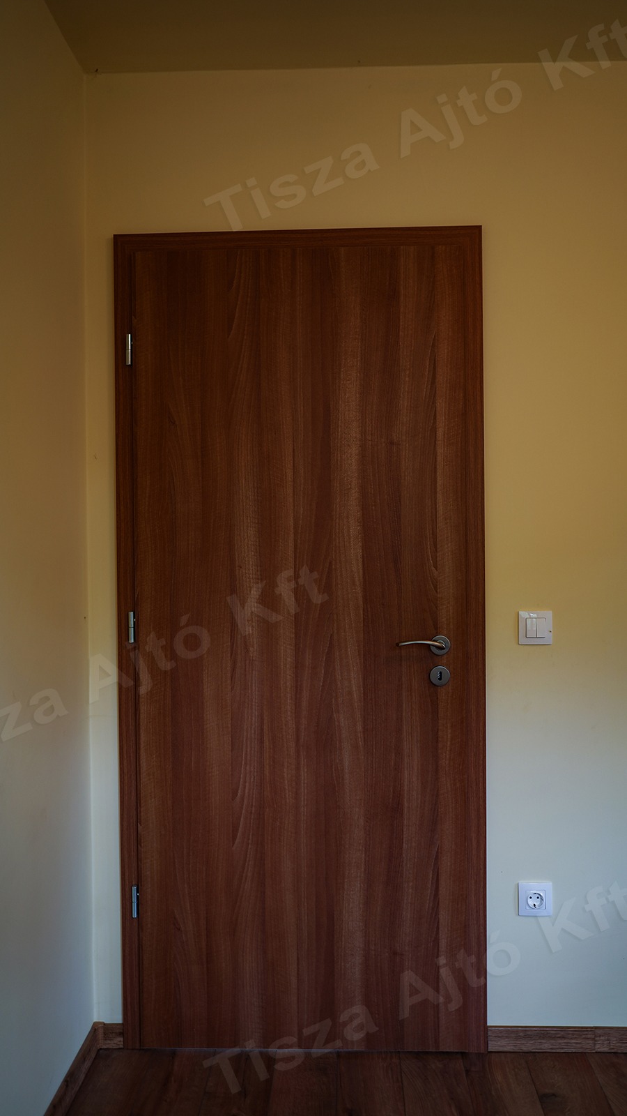 SA704872_1600