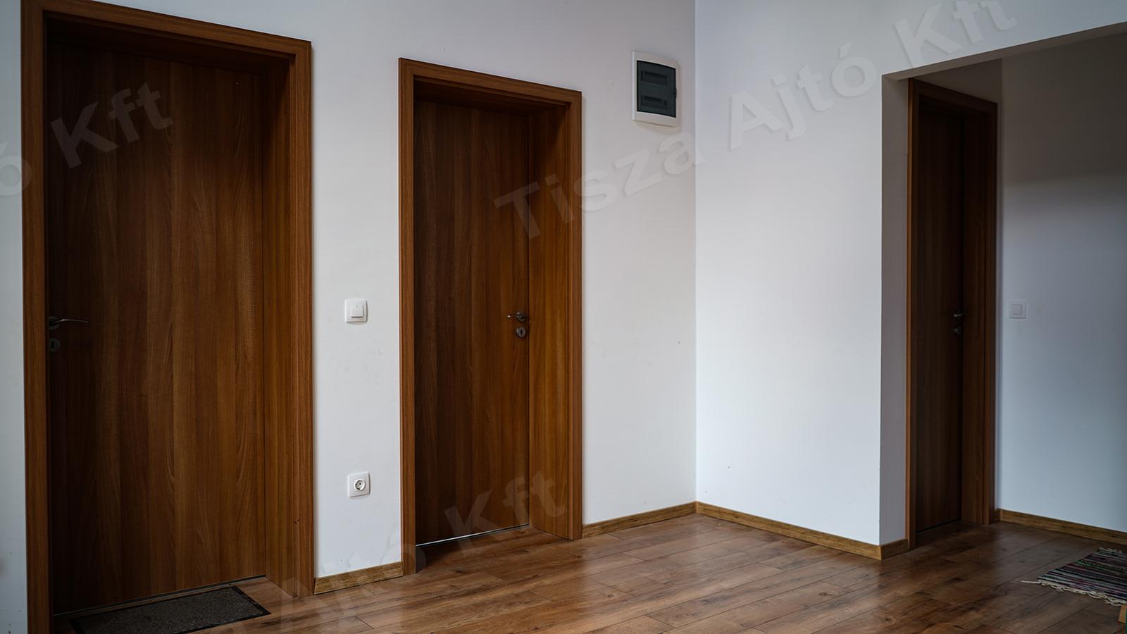 SA704876_1600