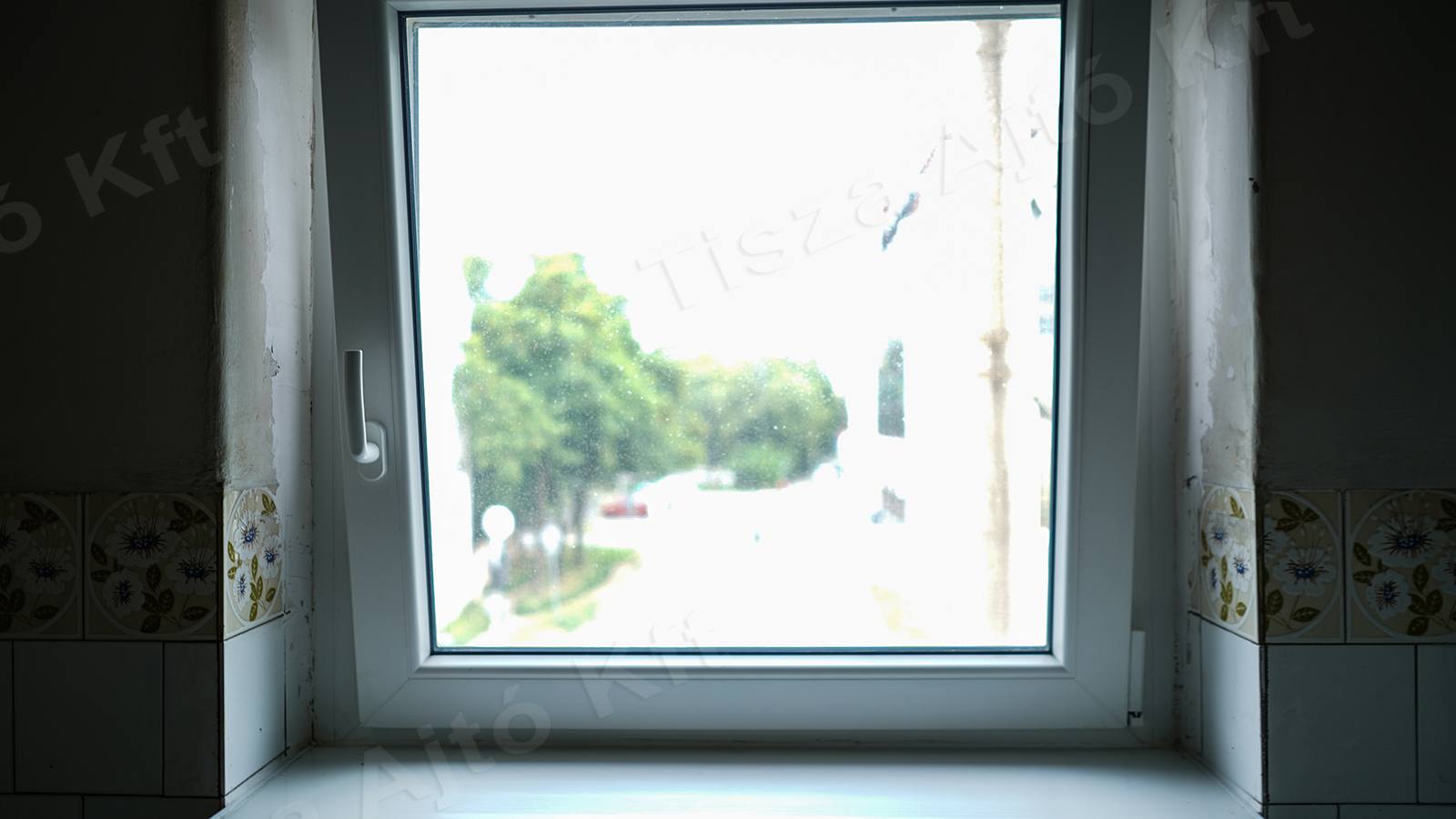 SA705040_1600