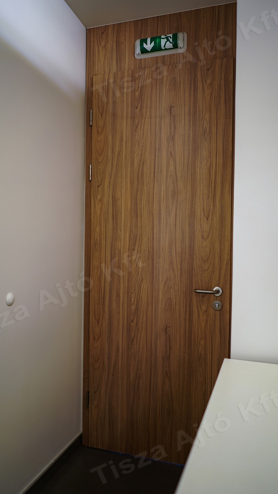 SA705064_1600