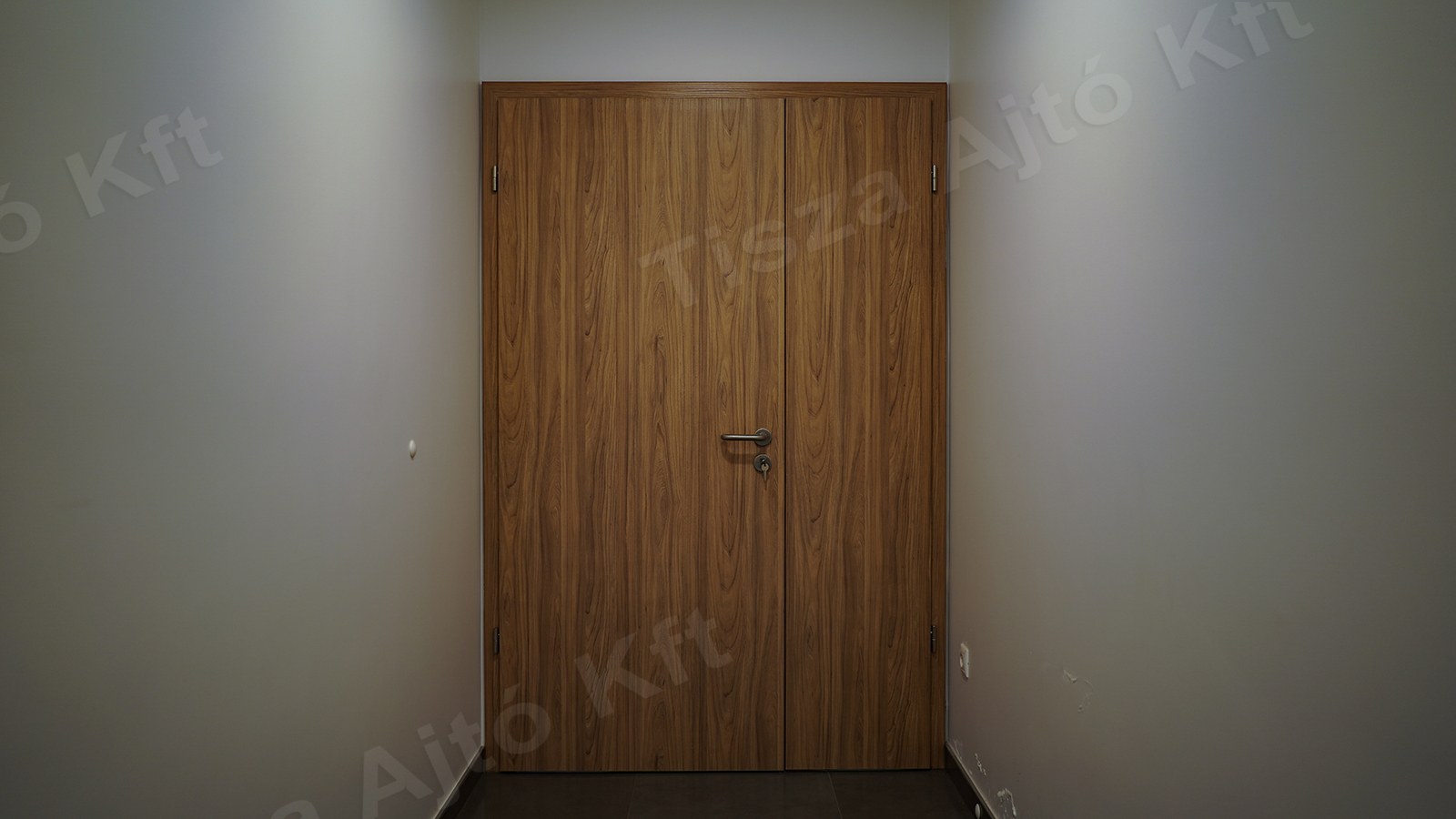 SA705173_1600