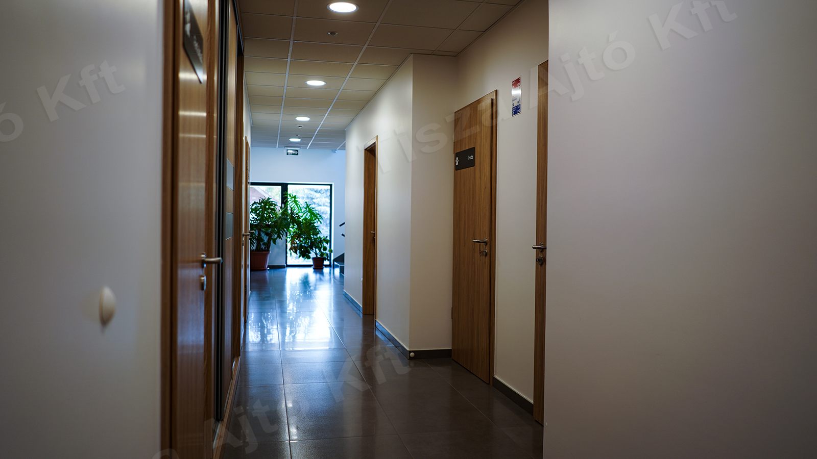 SA705103_1600