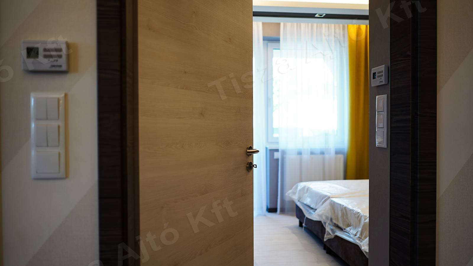 SA705228_1600